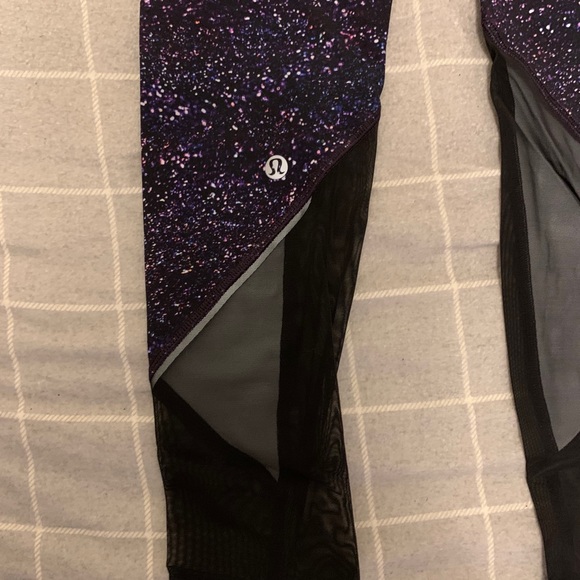 Lululemon 25” reveal tight - Picture 3 of 4